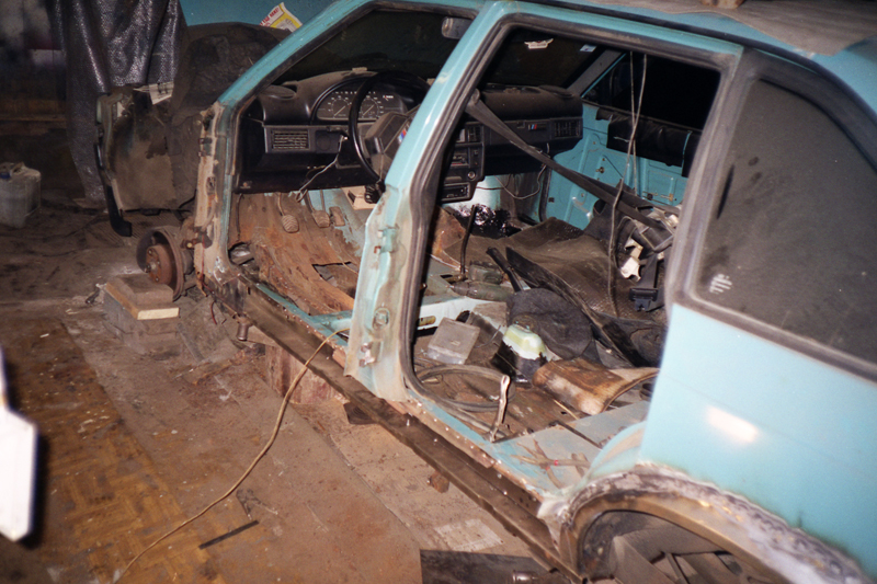 Image - Do-it-yourself car door sills repair with foam