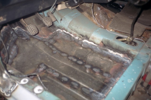 Image - Do-it-yourself car door sills repair with foam