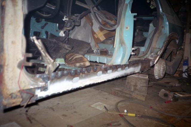 Image - Do-it-yourself car door sills repair with foam