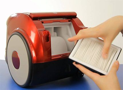 Image - Do-it-yourself vacuum cleaner brush repair