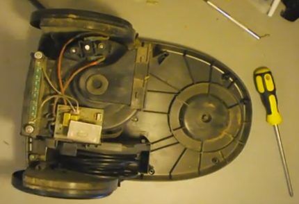 Image - Do-it-yourself vacuum cleaner brush repair