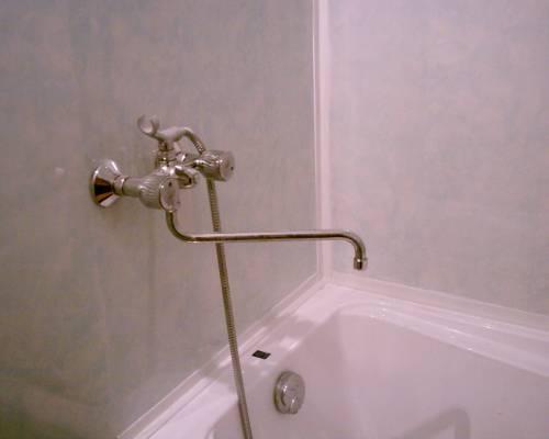 Image - Bathroom renovation with do-it-yourself panels