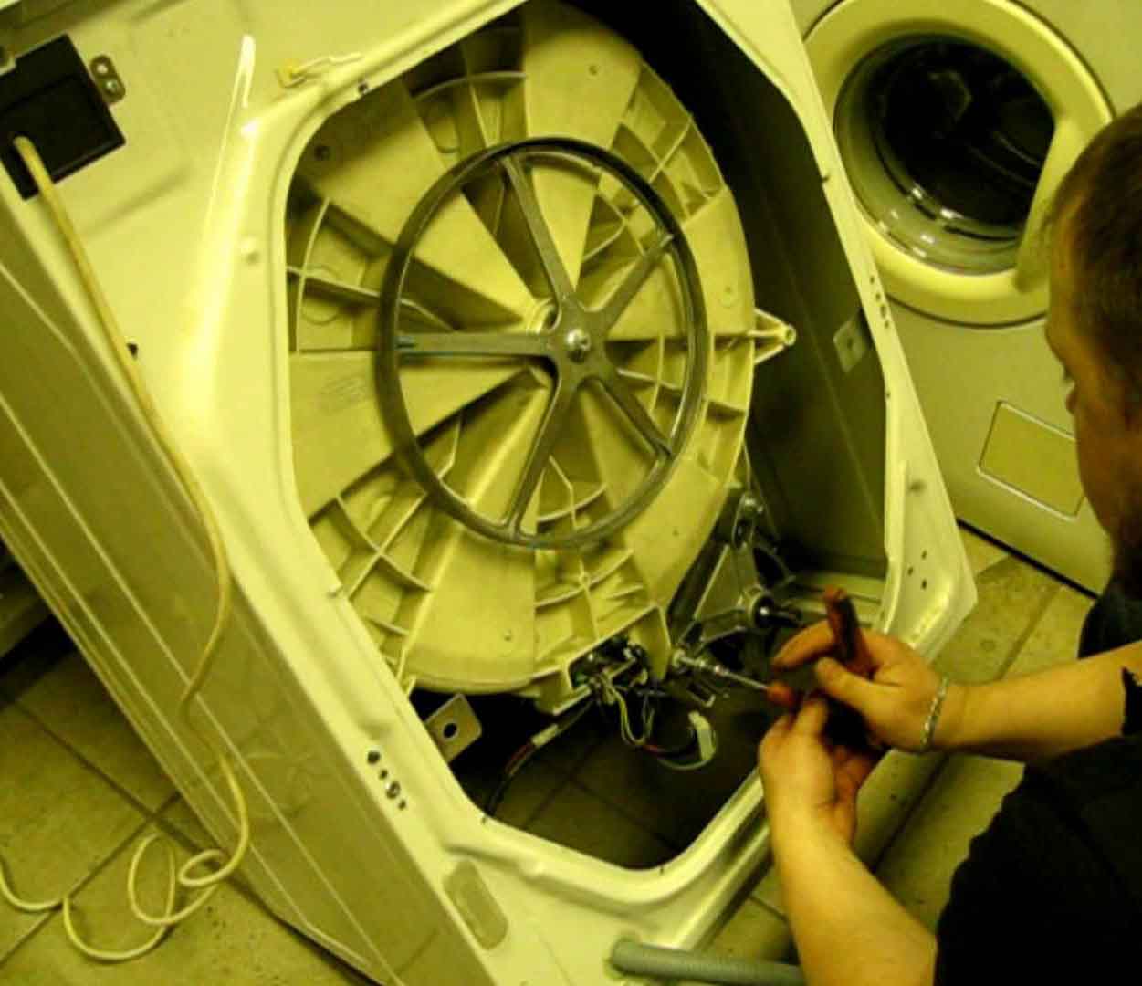 Image - Do-it-yourself ariston hotpoint washing machine repair