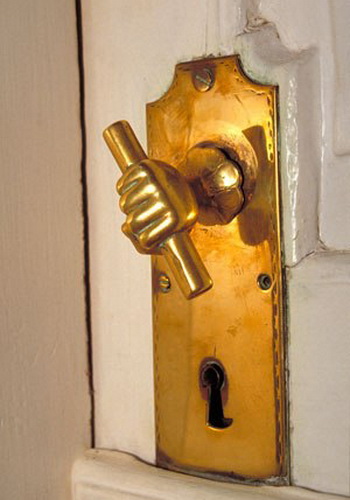 Image - DIY do-it-yourself repair of the door handle of an interior door