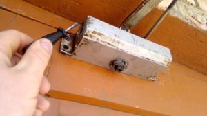 Image - DIY door closer repair