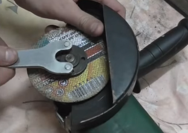 Obrázek - DIY oprava kladivové brusky