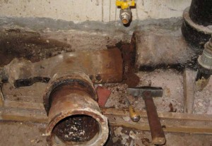 Image - Do-it-yourself repair of the funnel pipe in the toilet