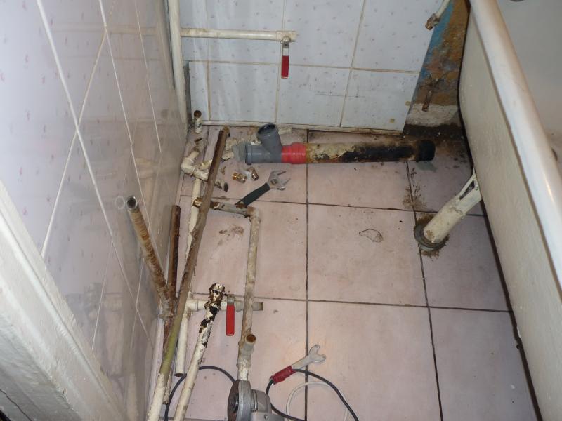 Image - DIY bathroom pipe repair