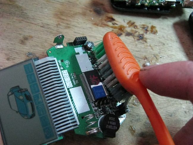 Image - DIY car alarm alligator keychain repair