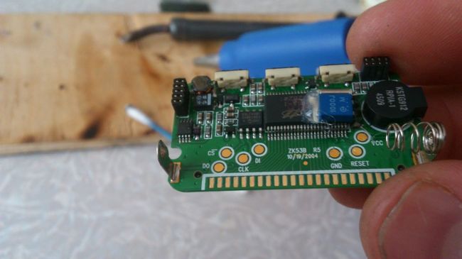 Image - DIY car alarm alligator keychain repair