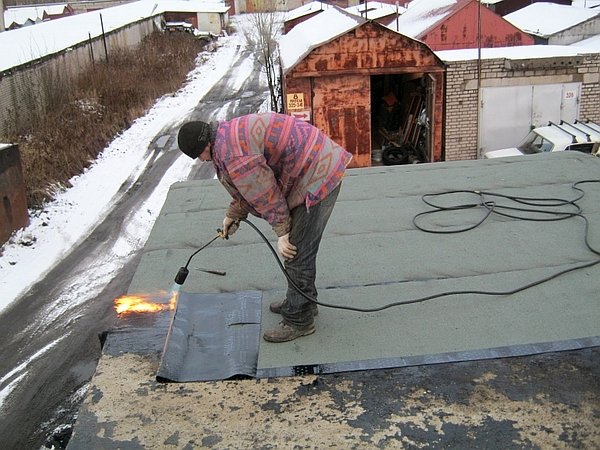 Image - DIY roof repair with bitumen