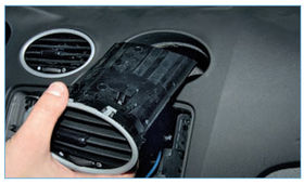 Image - Do-it-yourself Ford Focus 2 dashboard repair