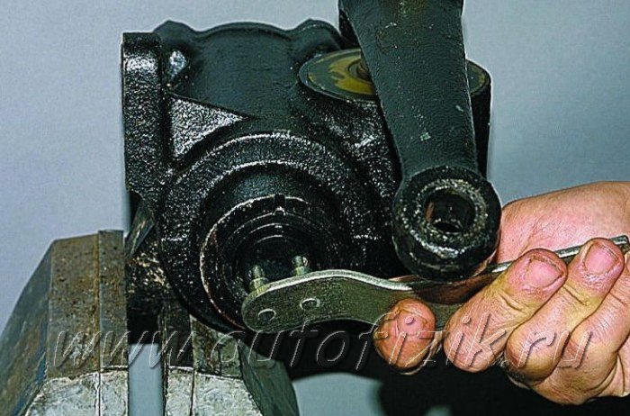 Obrázek - Udělej si sám opravu převodky řízení s hydraulickým posilovačem