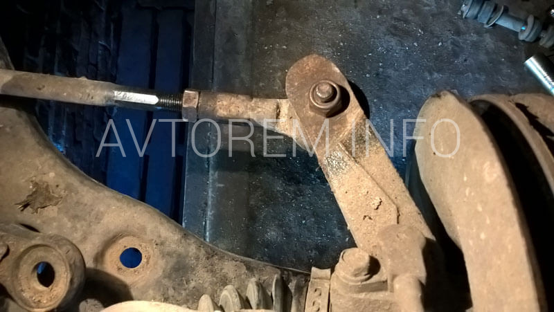 Image - Mitsubishi Lancer 9 DIY repair replacement of the lower ball