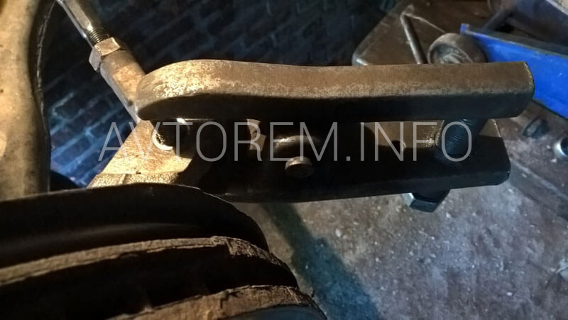 Image - Mitsubishi Lancer 9 DIY repair replacement of the lower ball
