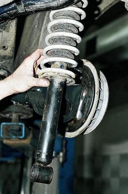 Obrázek - Svépomocná oprava zadního tlumiče VAZ 2110