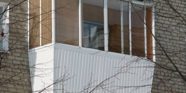 Image - DIY repair of a wooden balcony door