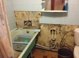 Image - DIY repair in a combined bathroom