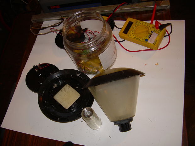 Image - DIY solar-powered garden lamp repair