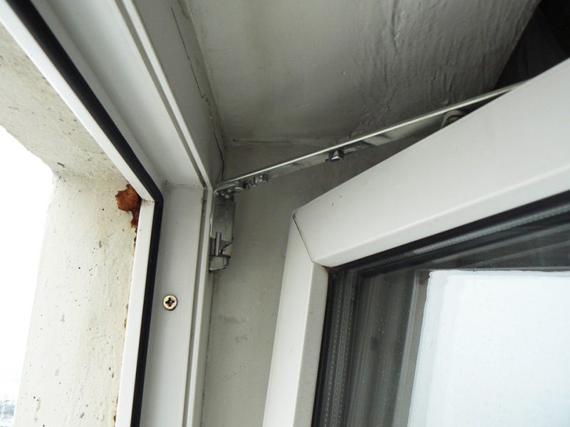 Image - Do-it-yourself plastic window repair does not open for airing