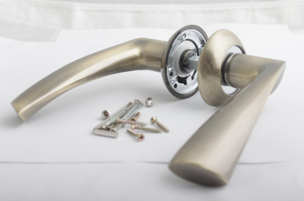 Image - DIY do-it-yourself repair of the door handle of an interior door