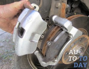 Image - Renault Logan DIY brake caliper repair