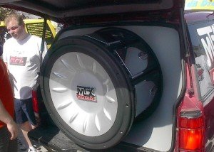 Image - Do-it-yourself auto repair of music speakers