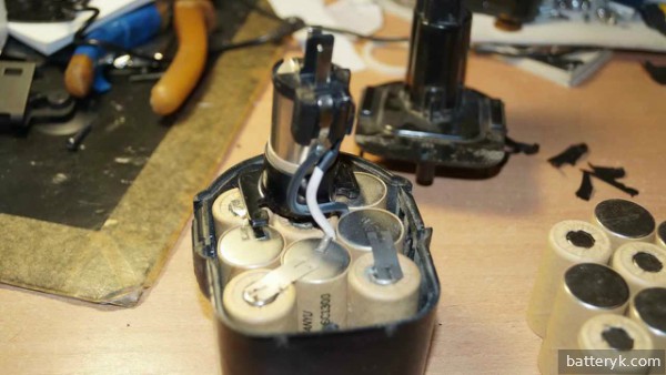 Image - DIY battery repair from a screwdriver