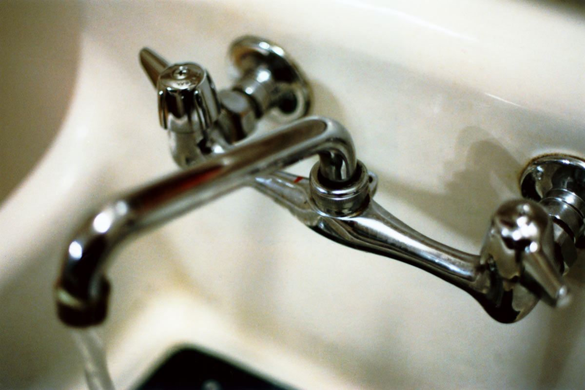 Image - DIY repair of a mixer tap in the bathroom