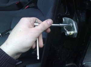 Image - DIY car door hinge repair