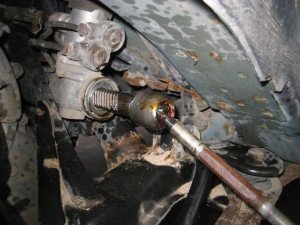 Image - Do-it-yourself tie rod repair