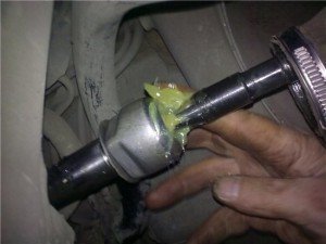 Image - Do-it-yourself tie rod repair