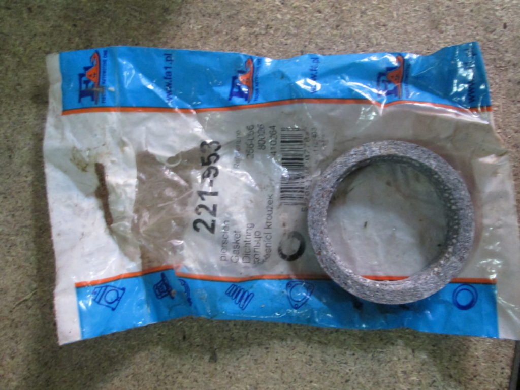 Image - Do-it-yourself repair and replacement of the intake pipe Renault Logan