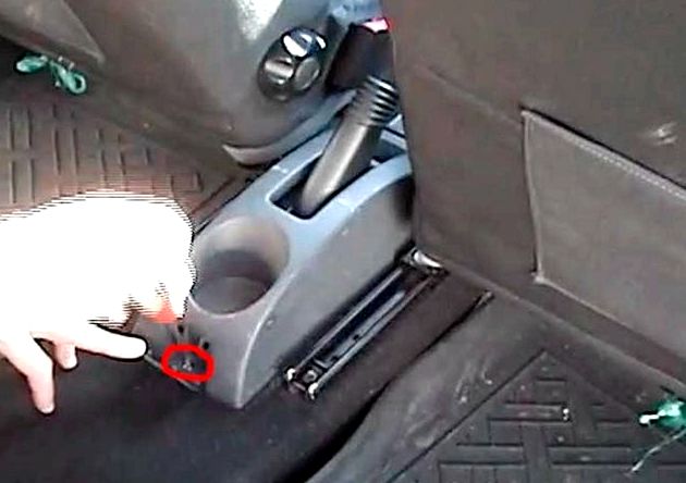 Image - DIY Renault car repair